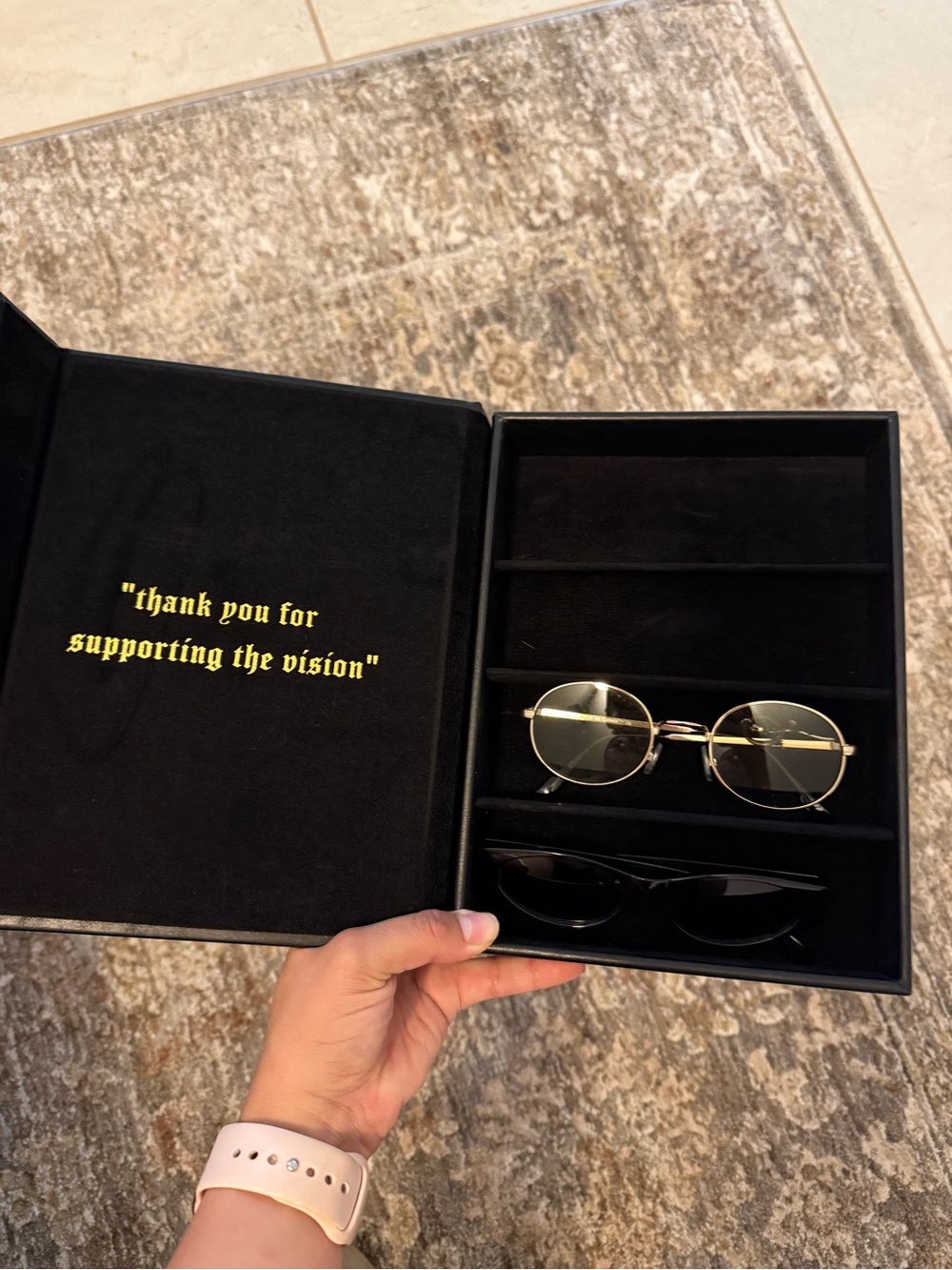 Sunglasses case fits 4